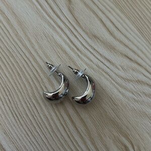 Hypoallergenic silver “it girl” earrings